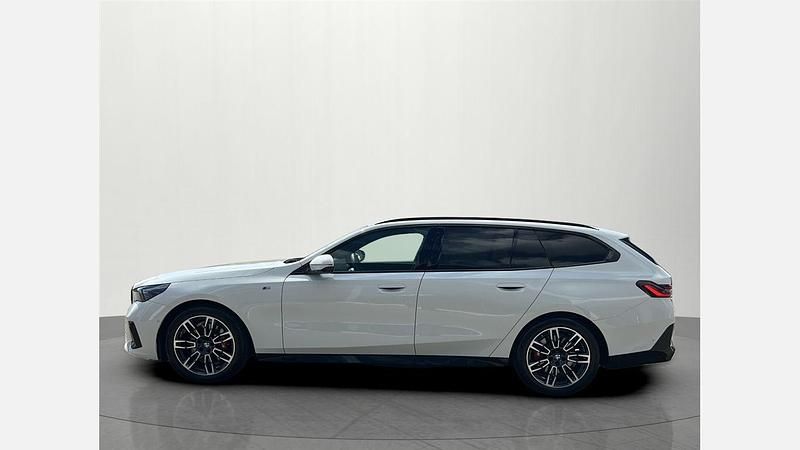 Używany BMW 520 Comfort Edition 197 KM (144 kW) 2024 Biel alpejska Kombi