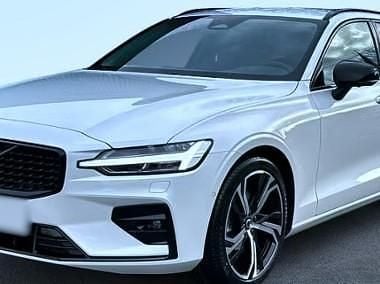 Używany Volvo V60 265 KM (194 kW) 2025 Biały (metalik) Kombi