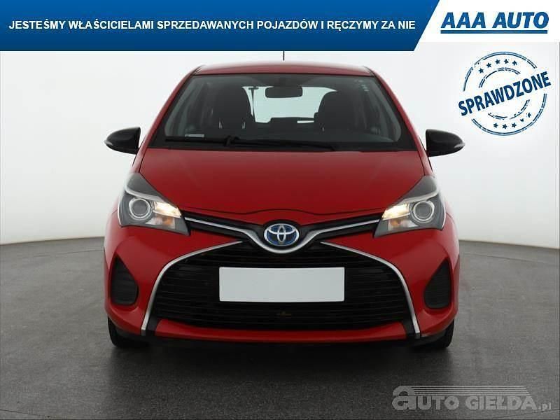 Używany Toyota Yaris 101 KM (74 kW) 2016 Czerwony