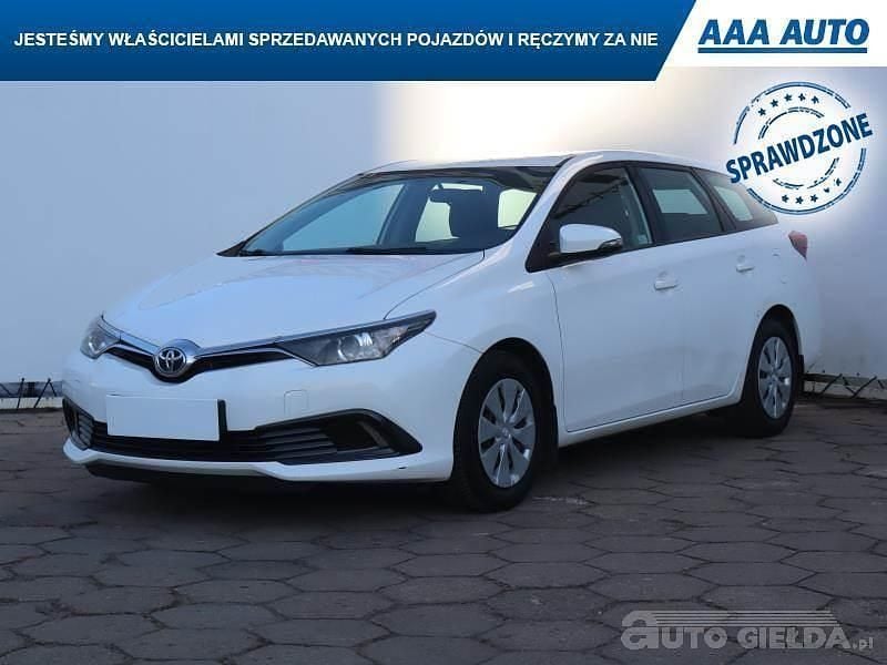 Używany Toyota Auris 99 KM (72 kW) 2017 Biały