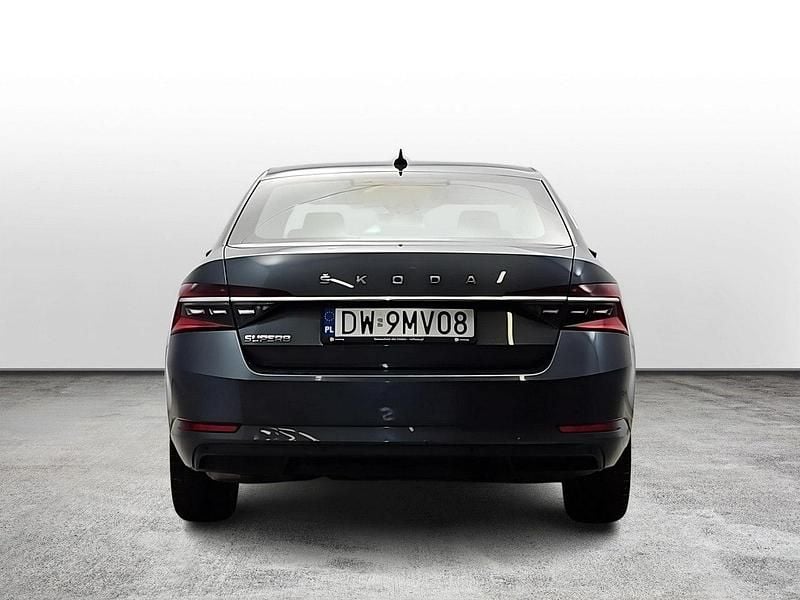 Używany Skoda Superb Ambition 150 KM (110 kW) 2020 Szary Sedan/Limuzyna