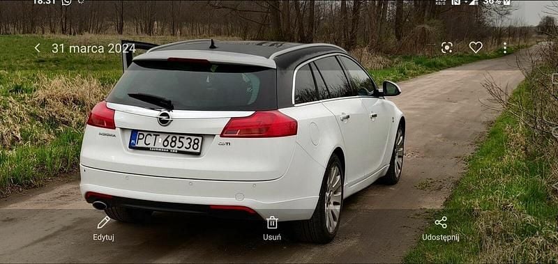Biały Używany 2010 Opel Insignia OPC Kombi | 15 800 zł (Uczciwa cena) - Obraz 1/4
