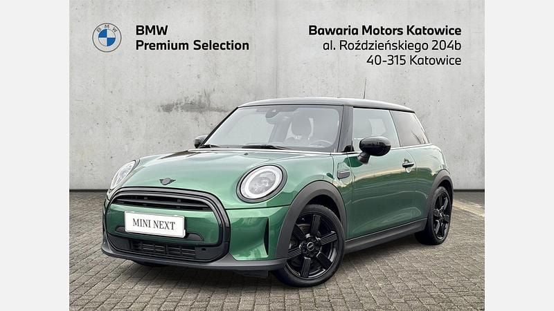 Używany Mini Cooper Hatch 136 KM (100 kW) 2023 British racing green iv metalizowany Hatchback