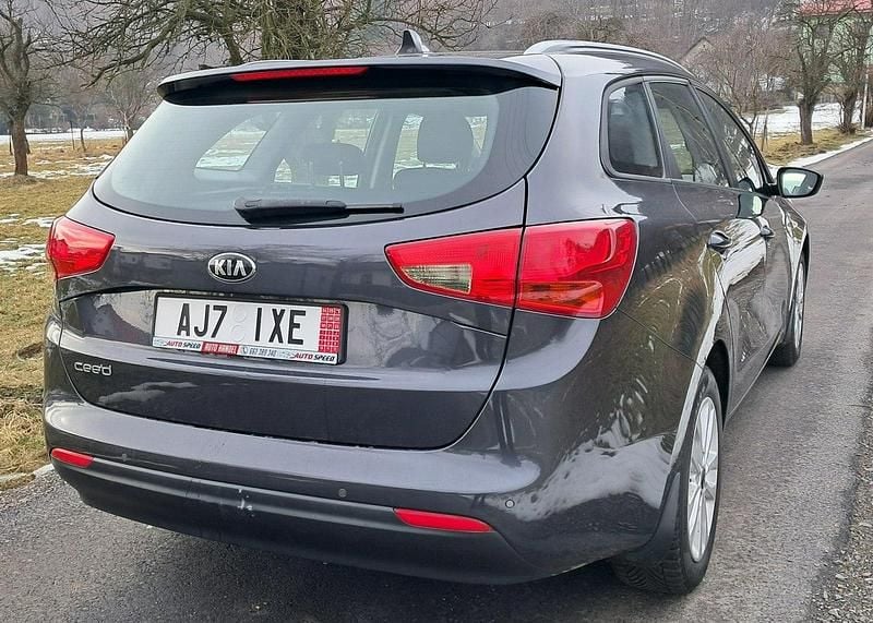 Używany Kia Ceed 130 KM (95 kW) 2017 Grafitowy (metalik) Hatchback