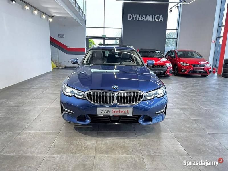 Niebieski Używany 2022 BMW 320 Luxury Line Kombi | 135 900 zł (Uczciwa cena) - Obraz 1/3