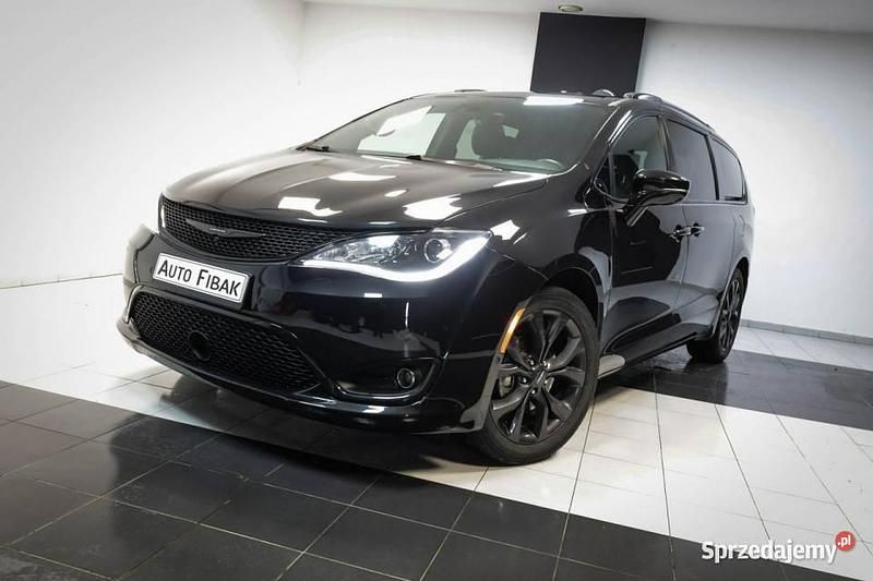 Używany Chrysler Pacifica Limited 291 KM (214 kW) 2019 Czarny Sedan/Limuzyna