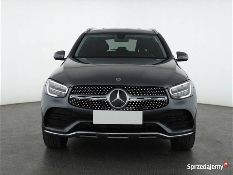 Szary Używany 2021 Mercedes GLC300e SUV | 152 999 zł - Obraz 1/4