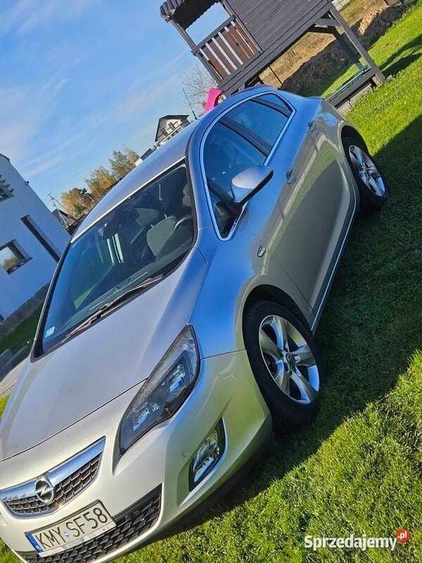 Używany Opel Astra 2010 Srebrny Hatchback