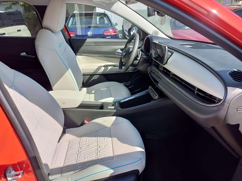 Nowe Fiat 600 La Prima 110 KM (80 kW) 2025 Lakier metalizowany pomarańczowy sole SUV