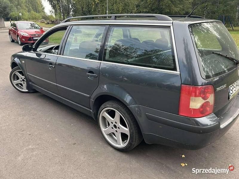 Srebrny Używany 2001 VW Passat Kombi | 4999 zł (Uczciwa cena) - Obraz 1/4