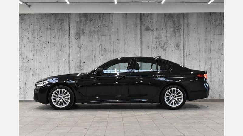 Używany BMW 530e Shadowline 184 KM (135 kW) 2022 Czarny szafir metalizowany Sedan/Limuzyna