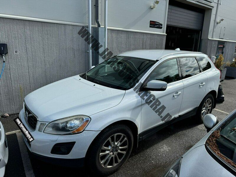 Biały Używany 2009 Volvo XC60 SUV | 24 600 zł (Dobra cena) - Obraz 1/3