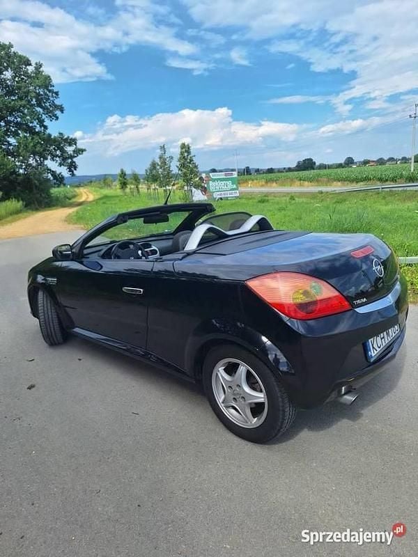 Czarny Używany 2005 Opel Tigra Kabriolet | 8000 zł (Uczciwa cena) - Obraz 1/4