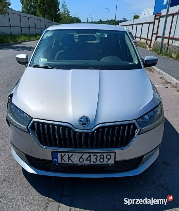 Srebrny Używany 2018 Skoda Fabia Ambition Kombi | 14 500 zł (Super Cena) - Obraz 1/4