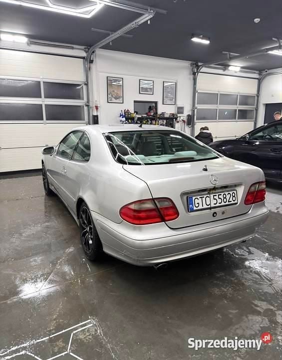 Używany Mercedes CLK200 Elegance 2000 Srebrny Coupe