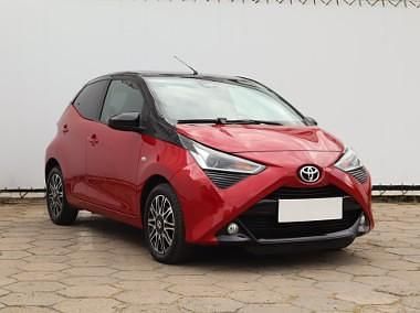 Czerwony Używany 2020 Toyota Aygo Hatchback | 47 999 zł (Uczciwa cena) - Obraz 1/4