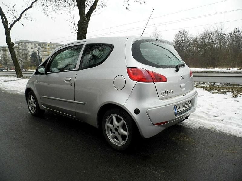 Używany Mitsubishi Colt 2006 Srebrny Hatchback