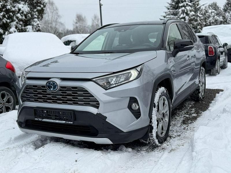 Używany Toyota RAV4 Hybrid 222 KM (163 kW) 2020 Srebrny SUV