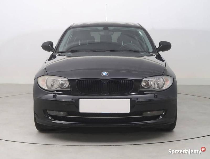 Czarny Używany 2010 BMW 116 Hatchback | 16 499 zł (Uczciwa cena) - Obraz 1/4