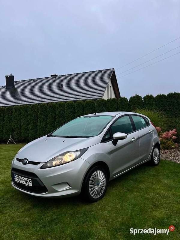 Srebrny Używany 2010 Ford Fiesta Hatchback | 15 900 zł (Uczciwa cena) - Obraz 1/4