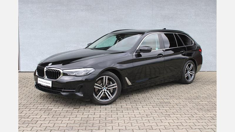 Czarny Używany 2022 BMW 530 Kombi | 179 900 zł (Drogi) - Obraz 1/3