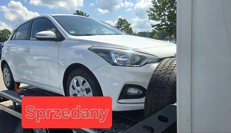 Używany Hyundai i20 2019 Biały Sedan/Limuzyna