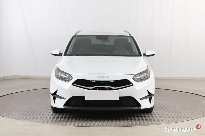 Biały Używany 2022 Kia Ceed Kombi | 71 999 zł (Uczciwa cena) - Obraz 1/4