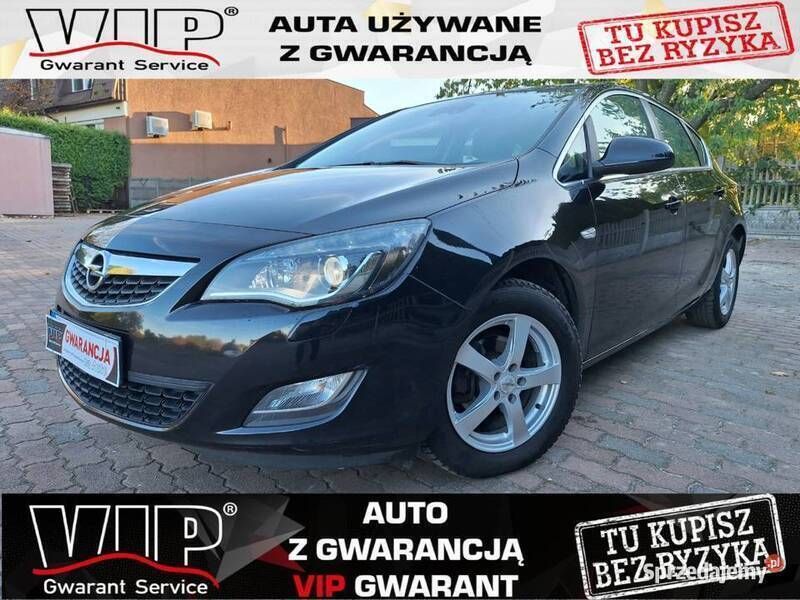 Srebrny Używany 2011 Opel Astra Hatchback | 26 800 zł (Uczciwa cena) - Obraz 1/4