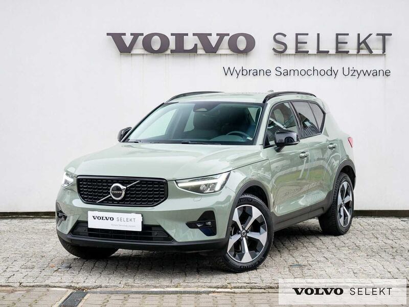 Zielony Używany 2024 Volvo XC40 SUV | 179 900 zł (Uczciwa cena) - Obraz 1/3