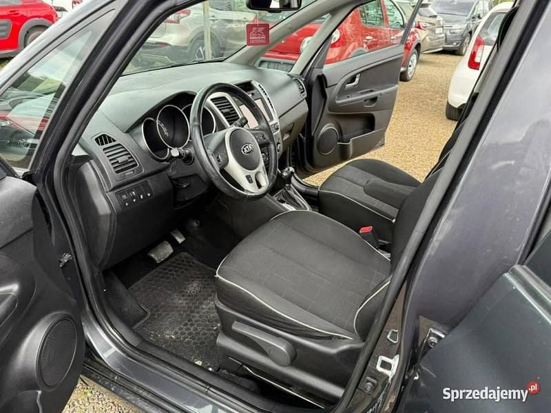 Używany Kia Venga 128 KM (94 kW) 2016 Szary Hatchback