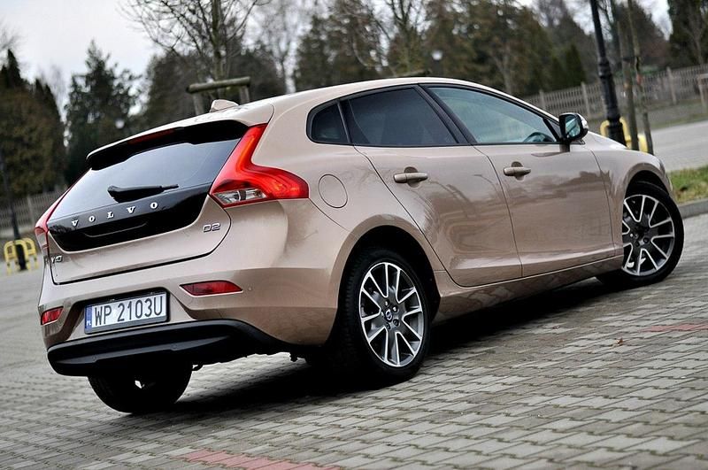 Używany Volvo V40 115 KM (84 kW) 2014 Beżowy (metalik) Hatchback