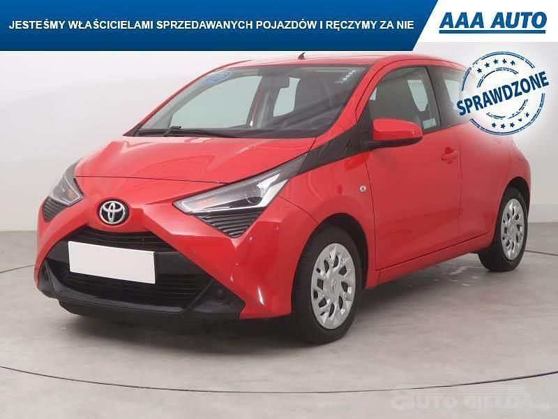 Używany Toyota Aygo 2018 Czerwony Hatchback