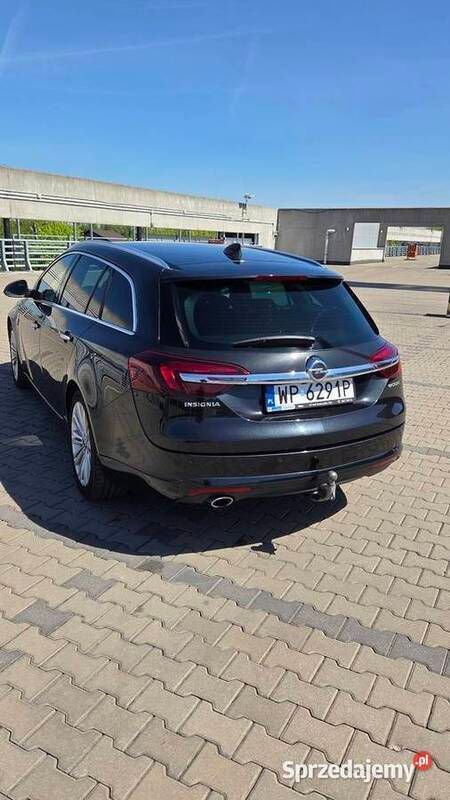 Czarny Używany 2016 Opel Insignia OPC Kombi | 35 000 zł (Uczciwa cena) - Obraz 1/4