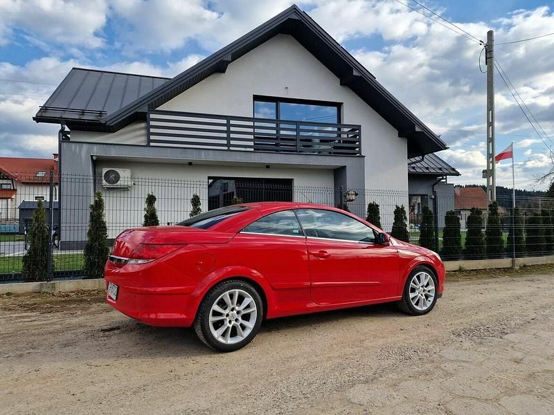 Używany Opel Astra Cabriolet 140 KM (102 kW) 2007 Czerwony Kabriolet