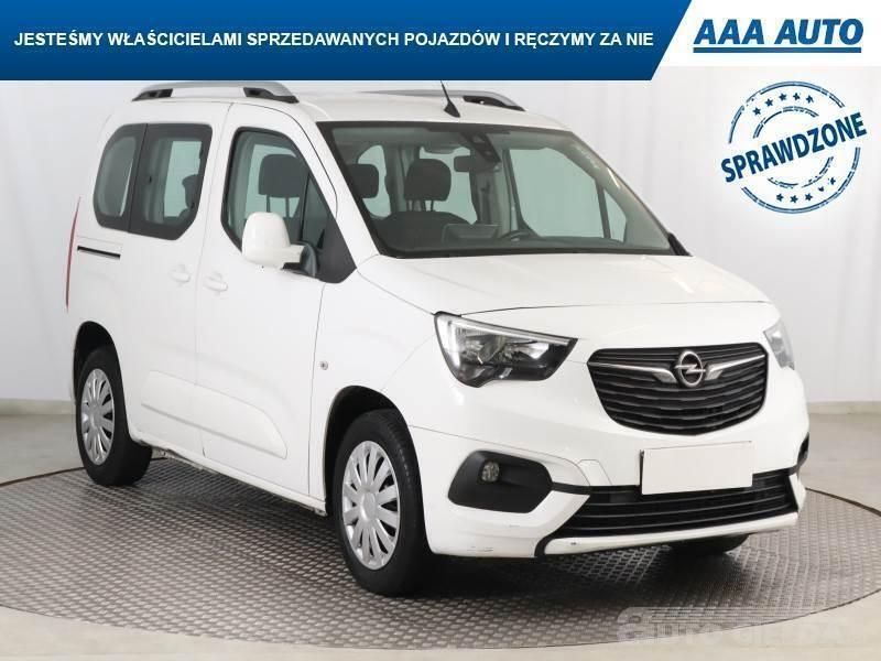 Biały Używany 2019 Opel Combo Minivan | 49 999 zł (Uczciwa cena) - Obraz 1/4