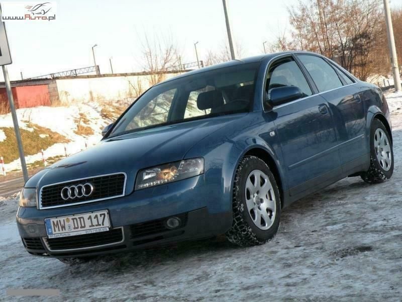 Używany Audi A4 S-Line 172 KM (126 kW) 2001 Niebieski (metalik) Sedan/Limuzyna