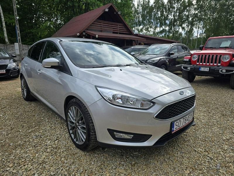 Srebrny (metalik) Używany 2015 Ford Focus Hatchback | 34 000 zł (Uczciwa cena) - Obraz 1/4