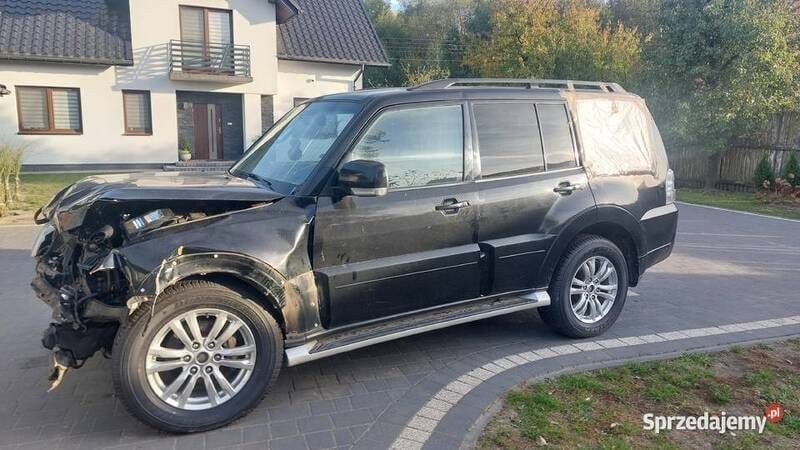 Czarny Używany 2018 Mitsubishi Pajero SUV | 35 000 zł - Obraz 1/4