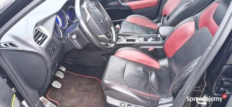 Czarny Używany 2011 Citroën DS4 Hatchback | 22 000 zł (Dobra cena) - Obraz 1/4