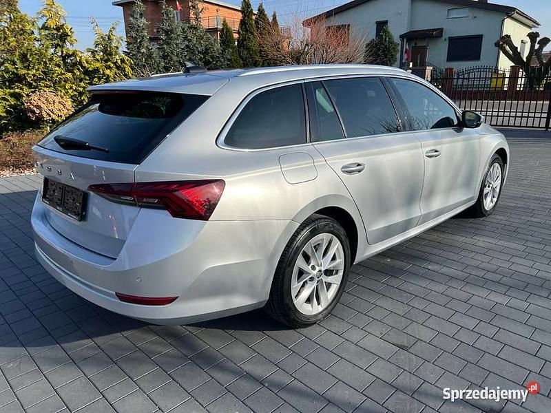 Używany Skoda Octavia Style 2022 Srebrny Kombi