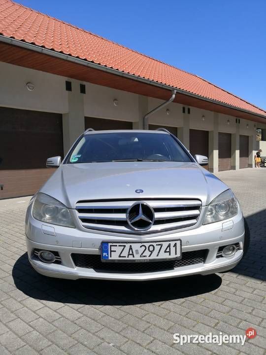 Używany Mercedes 220 Avantgarde 2010 Srebrny