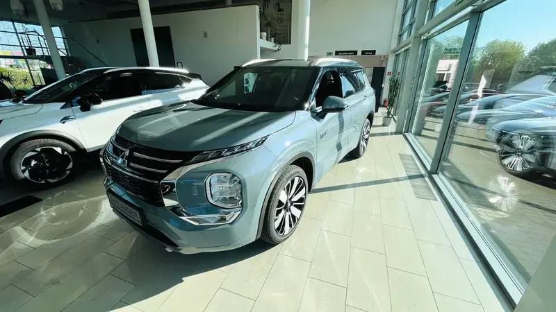 Grafitowy Nowe 2025 Mitsubishi Outlander P-HEV SUV | 272 000 zł - Obraz 1/3
