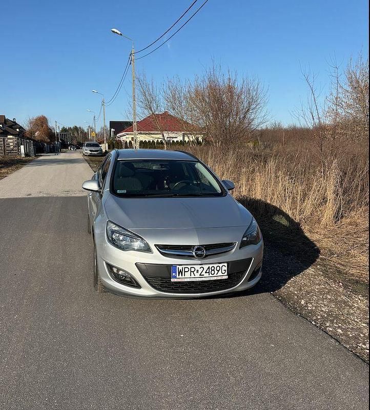 Używany Opel Astra 2015 Srebrny Kombi