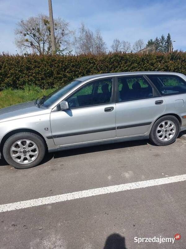 Srebrny Używany 1999 Volvo V40 Kombi | 3300 zł - Obraz 1/4