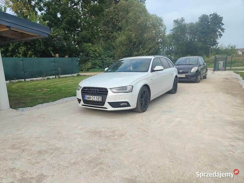 Biały Używany 2012 Audi A4 Kombi | 39 000 zł (Uczciwa cena) - Obraz 1/4