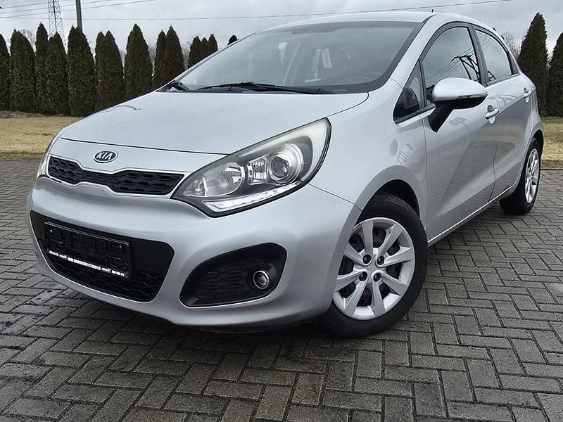 Używany Kia Rio 86 KM (63 kW) 2011 Srebrny (metalik) Hatchback