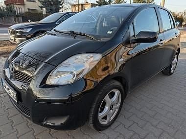 Używany Toyota Yaris 100 KM (73 kW) 2010 Czarny Hatchback