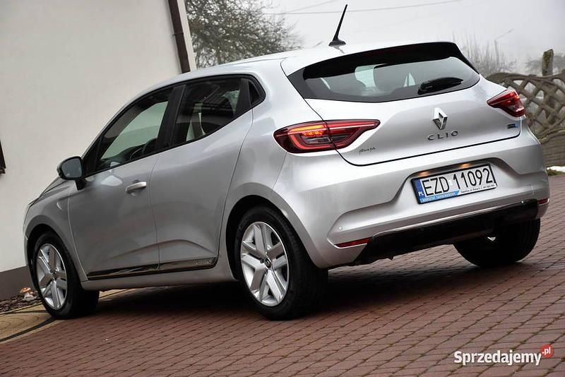 Używany Renault Clio V Zen 2020 Srebrny Hatchback