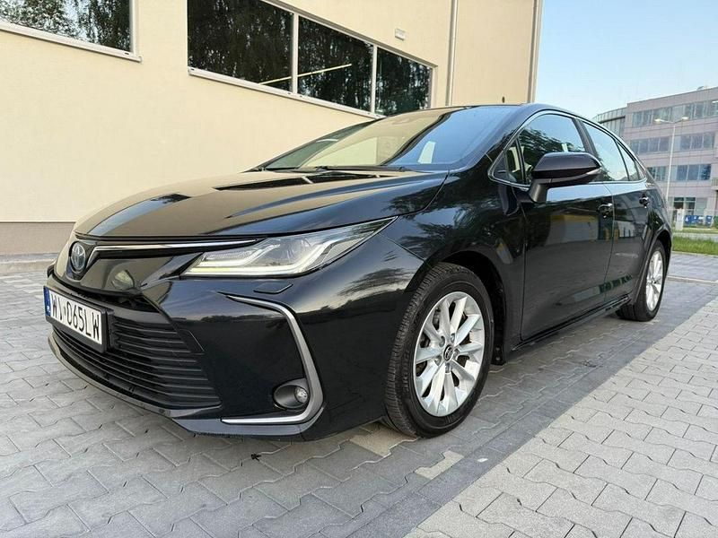 Używany Toyota Corolla 98 KM (72 kW) 2022 Czarny (metalik) Sedan/Limuzyna