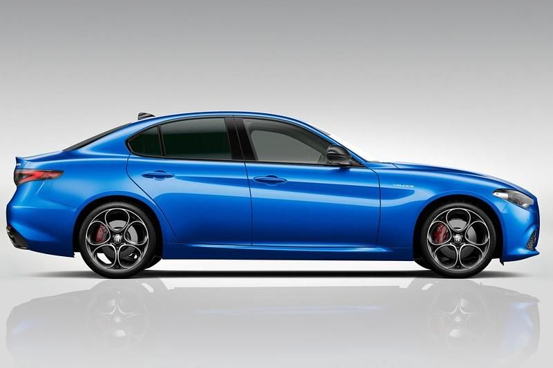 Nowe Alfa Romeo Giulia Veloce 280 KM (205 kW) 2025 Lakier metalizowany czarny  volcano black Sedan/Limuzyna